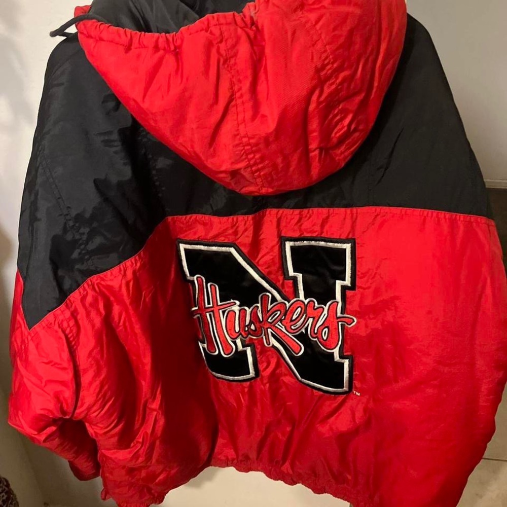 Vintage 90’s starter Men’s Nebraska “Huskers” Hooded puffer Jacket size XXL